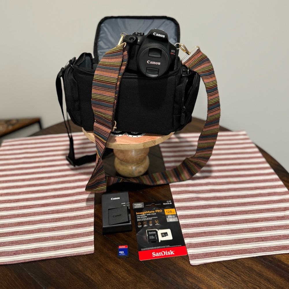 🌺MAKE OFFERS🌺 Canon EOS Rebel T7